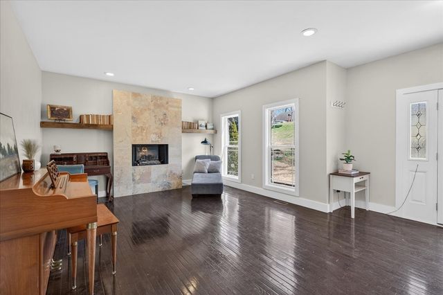 110 S High Ridge Dr, Goodlettsville, TN 37072