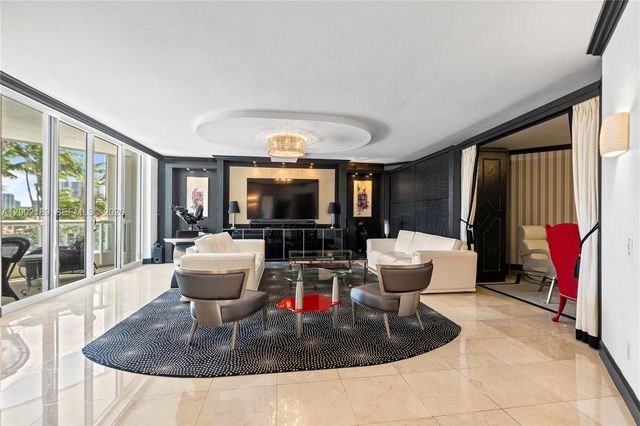 21050 Point Place 403, Aventura, FL 33180