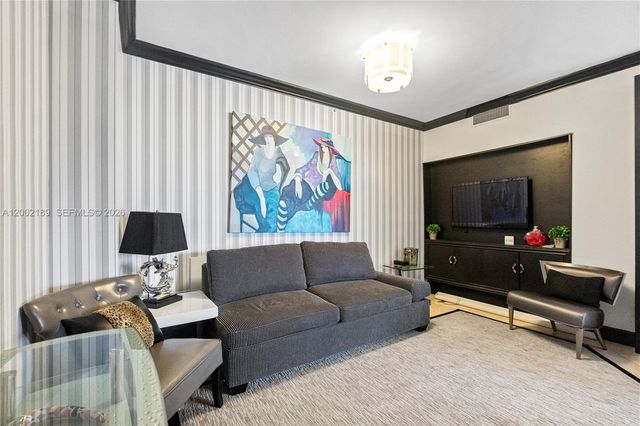 21050 Point Place 403, Aventura, FL 33180