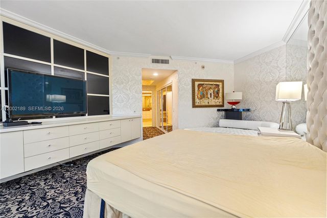 21050 Point Place 403, Aventura, FL 33180