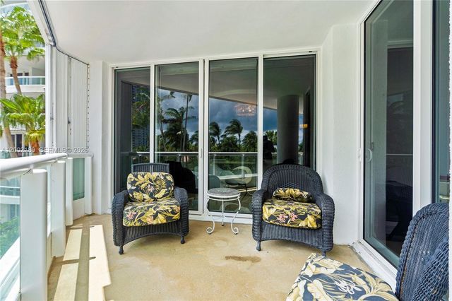 21050 Point Place 403, Aventura, FL 33180
