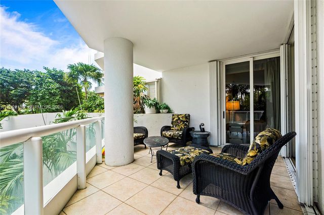 21050 Point Place 403, Aventura, FL 33180