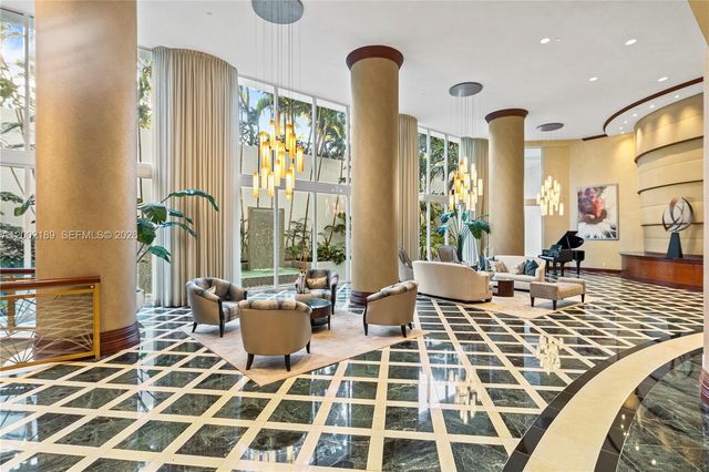 21050 Point Place 403, Aventura, FL 33180