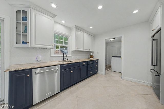 6 Peppermill Ct, Randolph Twp., NJ 07869