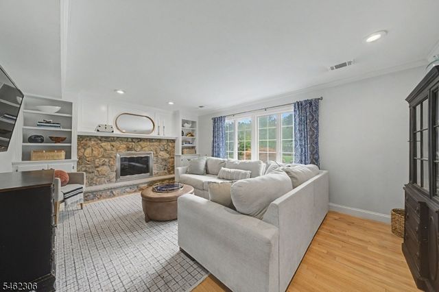 6 Peppermill Ct, Randolph Twp., NJ 07869