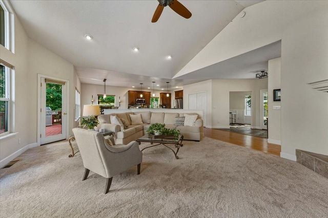 16041 John Way, Grass Valley, CA 95949