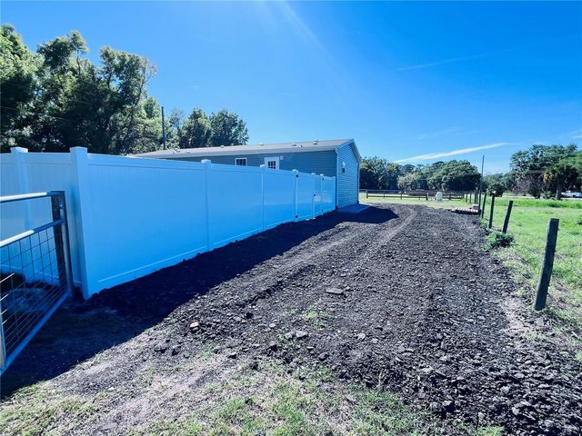 27020 BLOOMFIELD AVE, Yalaha, FL 34797