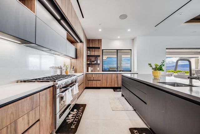 16 Kumu Niu Pl Unit B, Lahaina, HI 96761