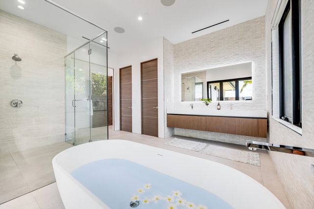 16 Kumu Niu Pl Unit B, Lahaina, HI 96761