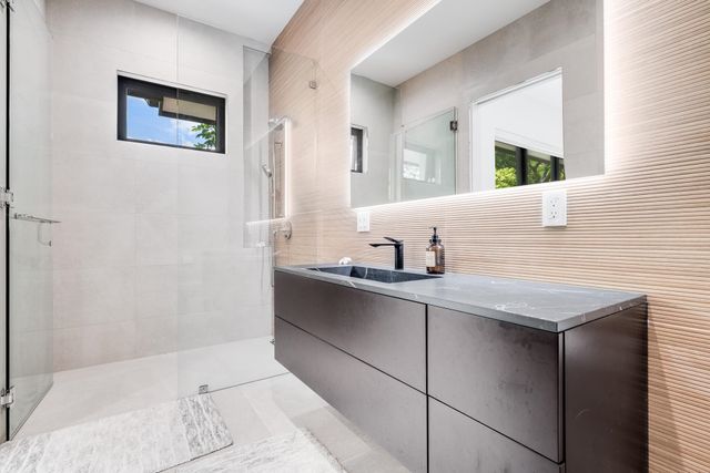 16 Kumu Niu Pl Unit B, Lahaina, HI 96761