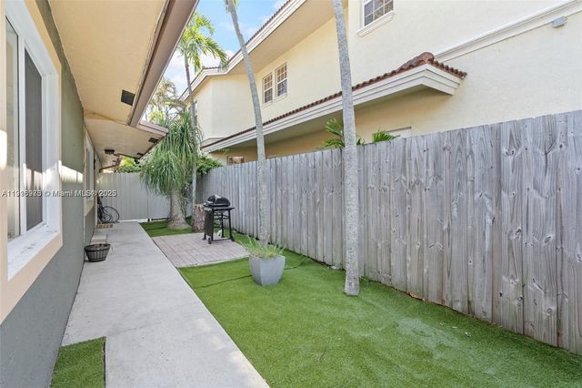 1408 NE 24th St, Wilton Manors, FL 33305