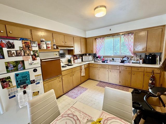 7328 W Honey Creek DRIVE, Milwaukee, WI 53219
