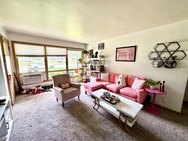 7328 W Honey Creek DRIVE, Milwaukee, WI 53219