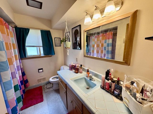 7328 W Honey Creek DRIVE, Milwaukee, WI 53219