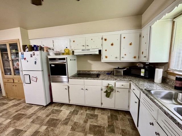 7328 W Honey Creek DRIVE, Milwaukee, WI 53219