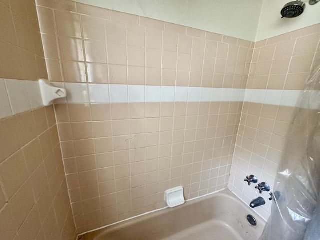 7328 W Honey Creek DRIVE, Milwaukee, WI 53219