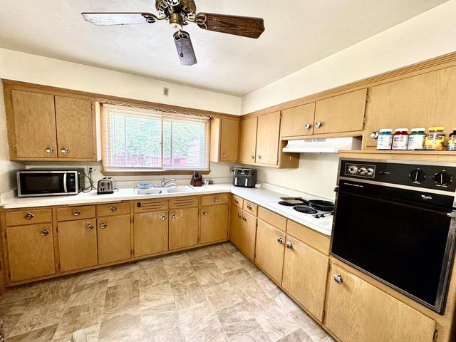7328 W Honey Creek DRIVE, Milwaukee, WI 53219