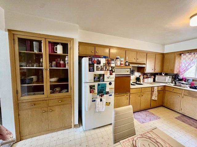 7328 W Honey Creek DRIVE, Milwaukee, WI 53219