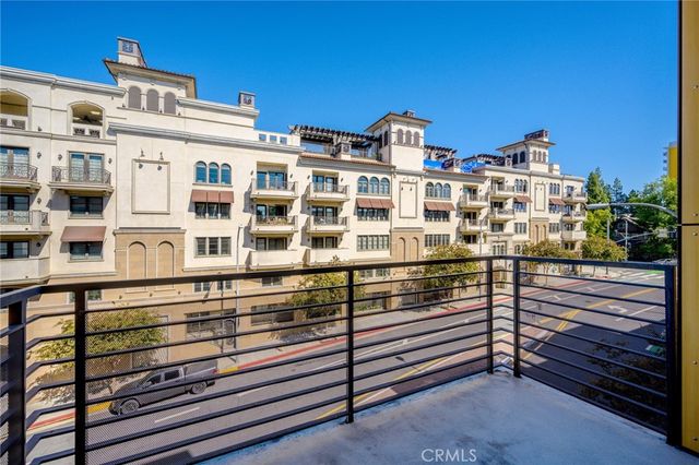 217 S Marengo 304, Pasadena, CA 91101