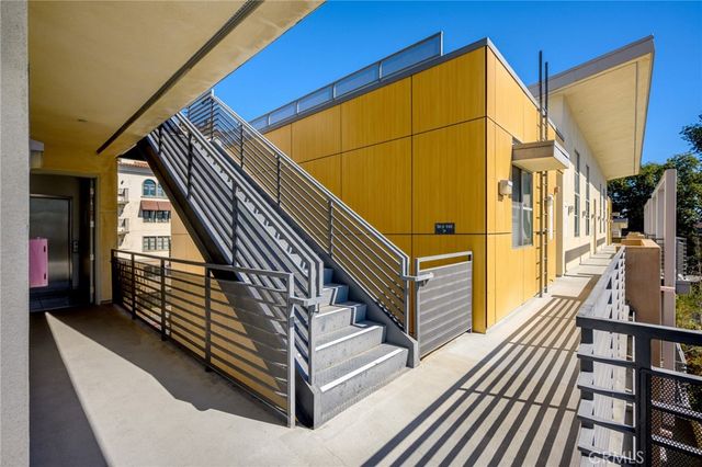 217 S Marengo 304, Pasadena, CA 91101