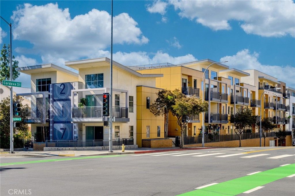 Image 1 of property listing at 217 S Marengo 304, Pasadena, CA 91101