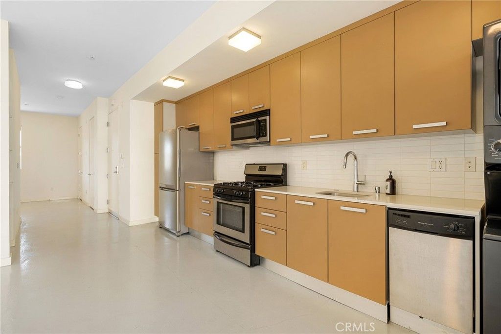 Image 11 of property listing at 217 S Marengo 304, Pasadena, CA 91101