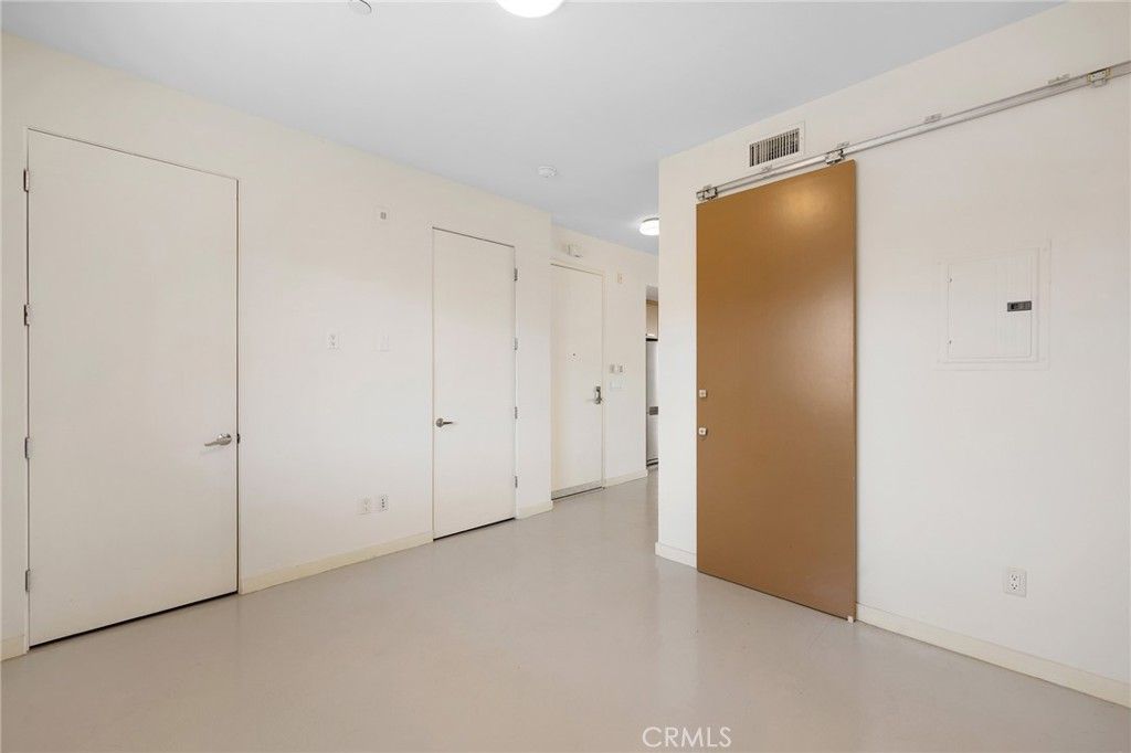 Image 16 of property listing at 217 S Marengo 304, Pasadena, CA 91101