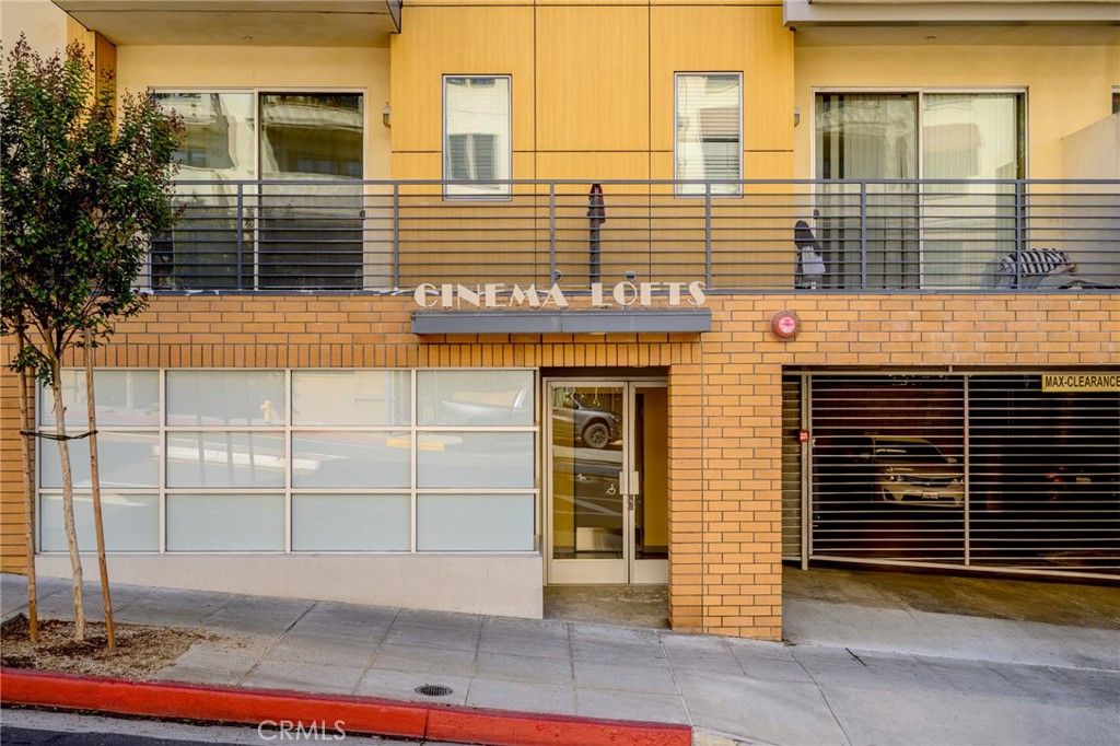 Image 2 of property listing at 217 S Marengo 304, Pasadena, CA 91101