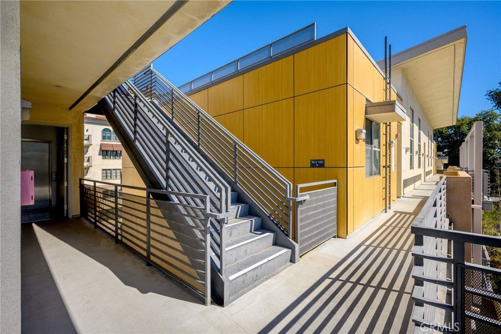 Image 22 of property listing at 217 S Marengo 304, Pasadena, CA 91101