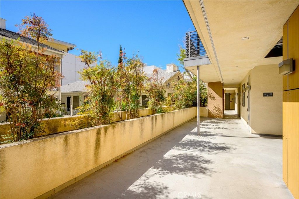 Image 24 of property listing at 217 S Marengo 304, Pasadena, CA 91101