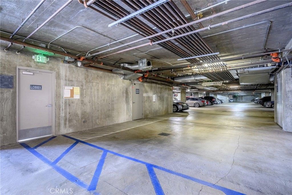 Image 27 of property listing at 217 S Marengo 304, Pasadena, CA 91101