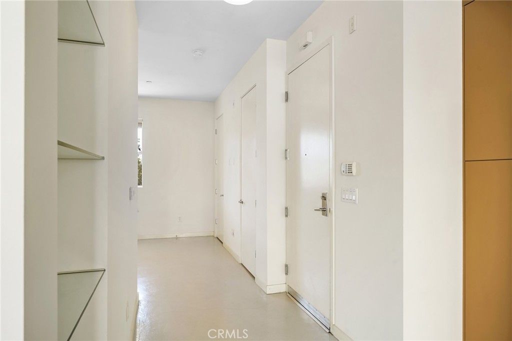 Image 4 of property listing at 217 S Marengo 304, Pasadena, CA 91101