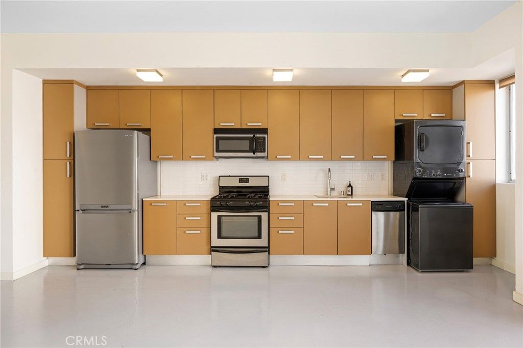 Image 9 of property listing at 217 S Marengo 304, Pasadena, CA 91101