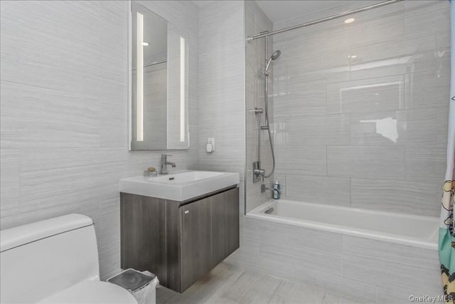 13103 40th Road 9N, Flushing, NY 11354