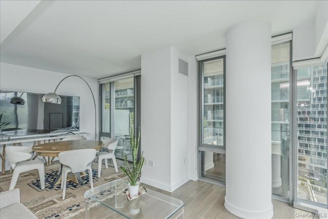 13103 40th Road 9N, Flushing, NY 11354