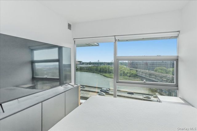13103 40th Road 9N, Flushing, NY 11354
