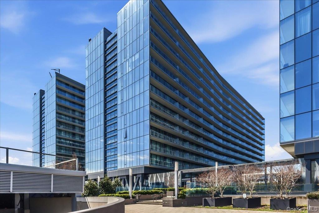 13103 40th Road 9N, Flushing, NY 11354