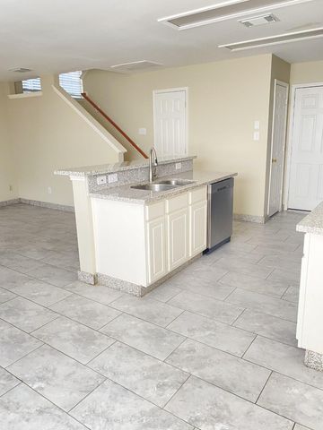 27 Butterfly Branch, The Woodlands, TX 77382