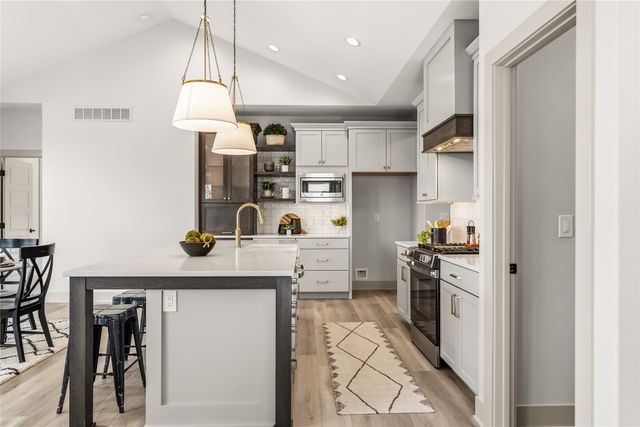 1390 NW Alderleaf Drive, Waukee, IA 50263