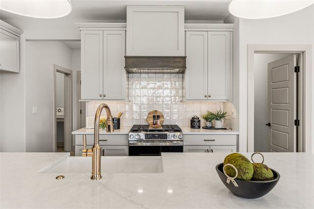 1390 NW Alderleaf Drive, Waukee, IA 50263