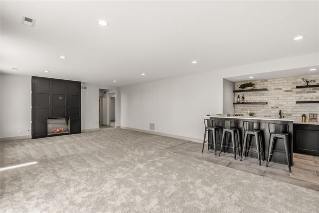 1390 NW Alderleaf Drive, Waukee, IA 50263