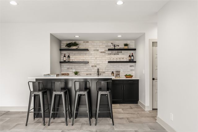 1390 NW Alderleaf Drive, Waukee, IA 50263