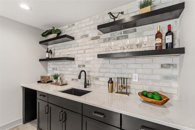 1390 NW Alderleaf Drive, Waukee, IA 50263