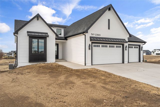1390 NW Alderleaf Drive, Waukee, IA 50263