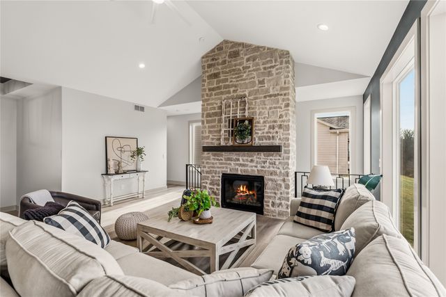 1390 NW Alderleaf Drive, Waukee, IA 50263