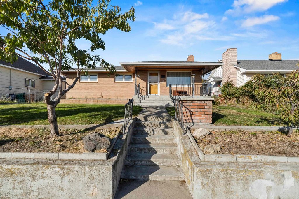 1217 E Kiernan Ave, Spokane, WA 99207