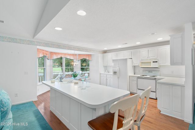 528 Genoes Point Road SW, Supply, NC 28462