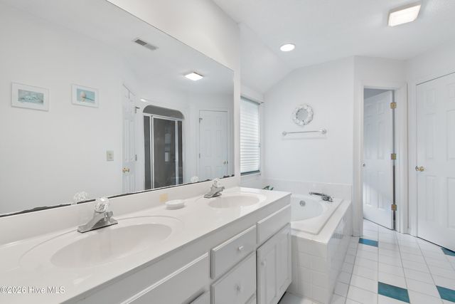 528 Genoes Point Road SW, Supply, NC 28462