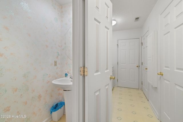 528 Genoes Point Road SW, Supply, NC 28462