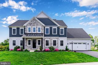 2058 N AUTUMN CHASE DR, Mechanicsburg, PA 17055